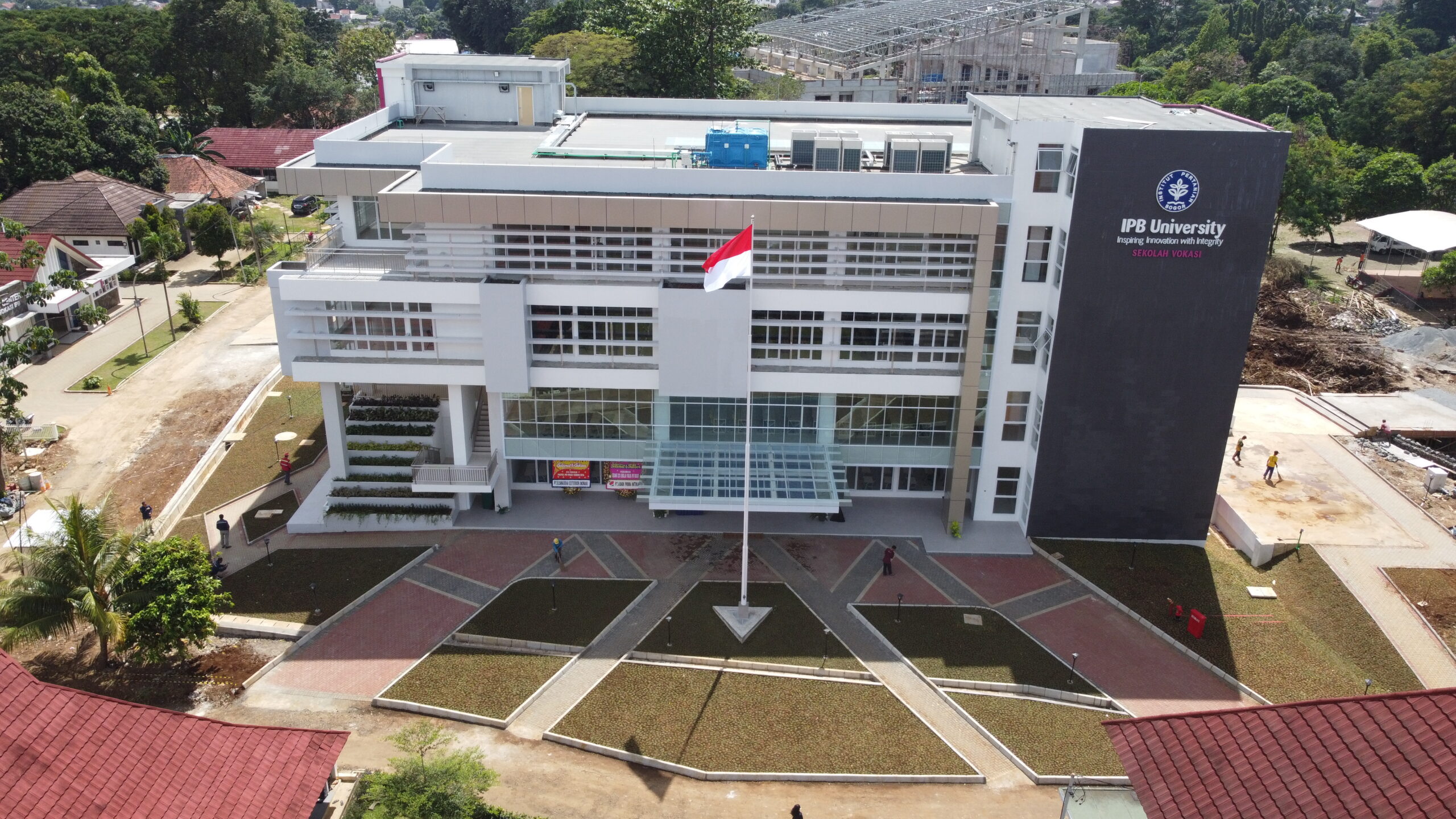 Gedung Zeta Sekolah Vokasi IPB University by APIK